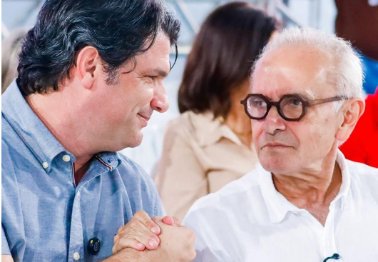 VICE LÉO BEZERRA FAZ POSE CAPRICHADA E POSTA FOTO EMBLEMÁTICA AO LADO DO PREFEITO CÍCERO LUCENA